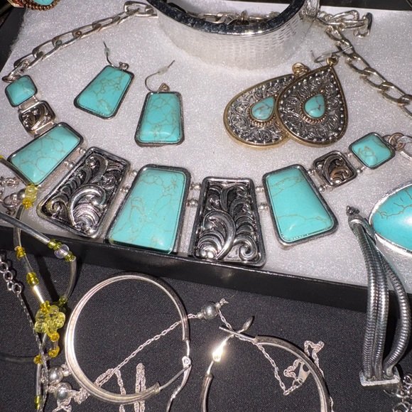 Turquoise and Silver Jewelry Set - Picture 3 of 3